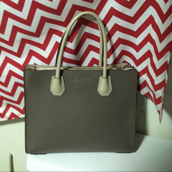 michael kors mercer large pebbled leather accordion tote